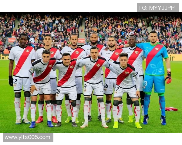 足球巨星的恩怨情仇与荣耀时刻 揭开球场背后的真实故事 足球巨星的恩怨情仇与荣耀时刻 揭开球场背后的真实故事